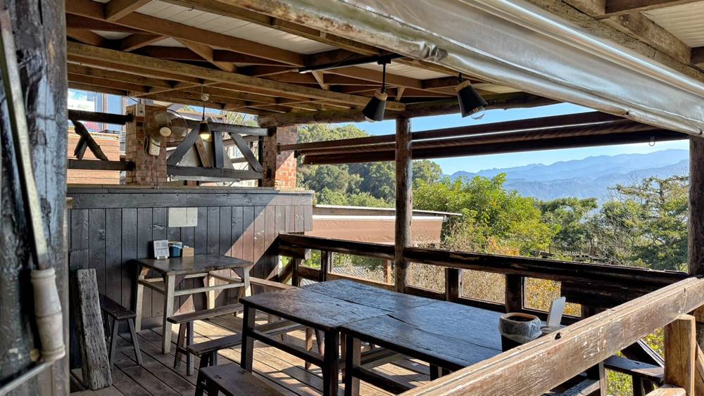 苗栗美食【鍾鼎山林】雲海景點咖啡廳‧老薑蒸足浴,很推!